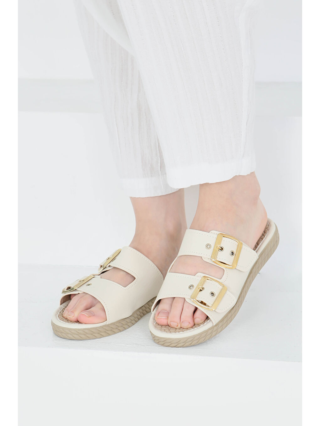 Ekru Kadın Krem Çift Tokalı Terlik - 27354-1