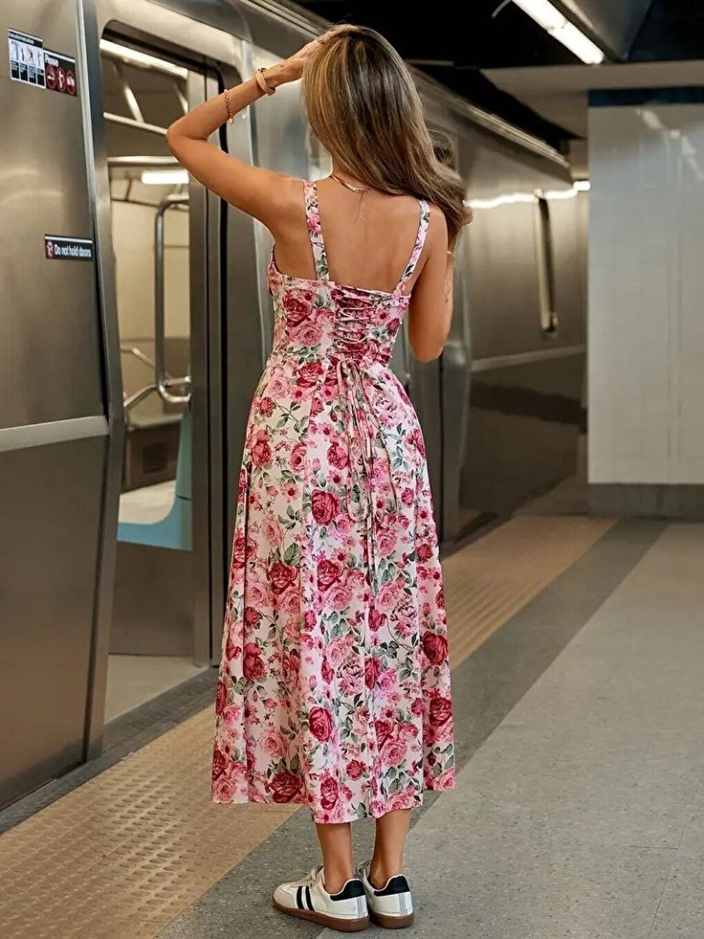 Pembe Kadın Askılı Geniş V Yakalı Sırttan Bağlamalı Yırtmaçlı Süprem Elbise-2