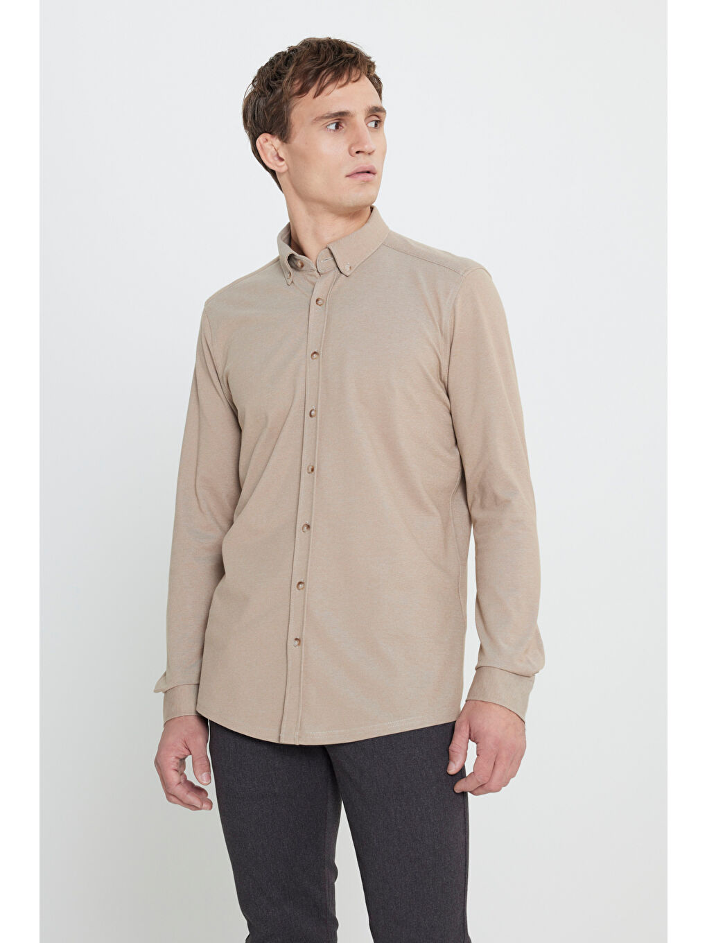 Bej Erkek Vizon Pamuklu Örme Slim Fit Dar Kesim Düğmeli Yaka Gömlek-2