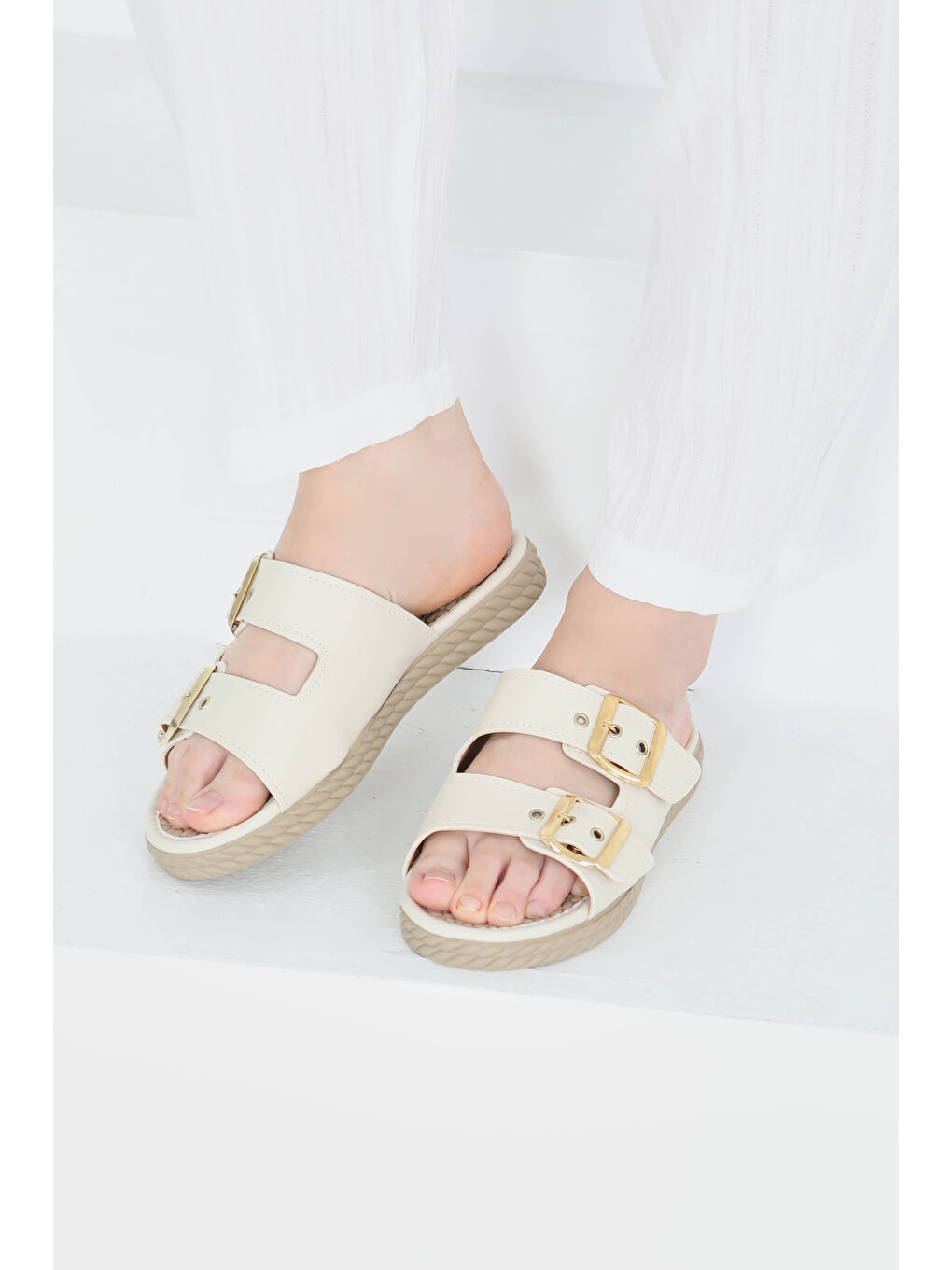 Ekru Kadın Krem Çift Tokalı Terlik - 27354-3