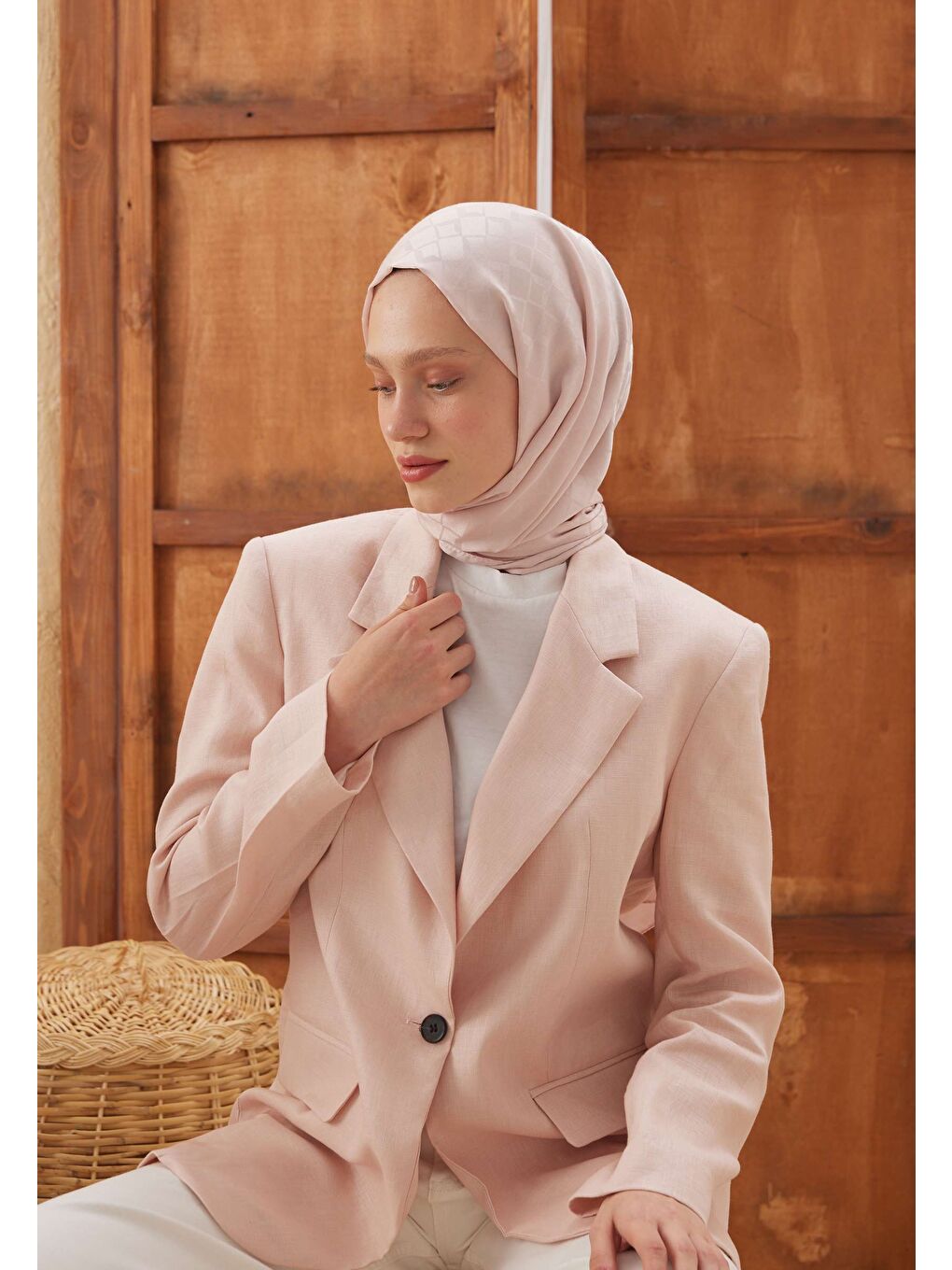 Pembe Dıamond Jakarlı Şal Pudra