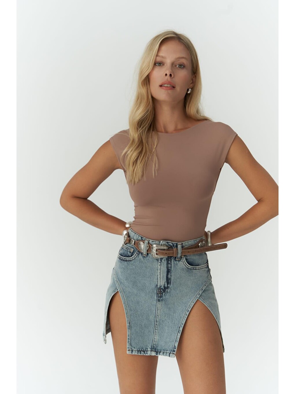 Bej Nives Sırt Dekolteli Vizon Crop Bluz-5