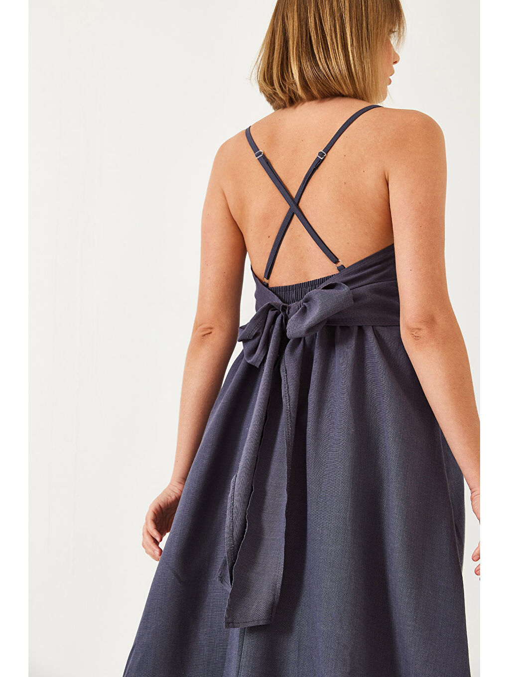 Gri Kadın Arkadan Bağlamalı İp Askılı Keten Elbise-4