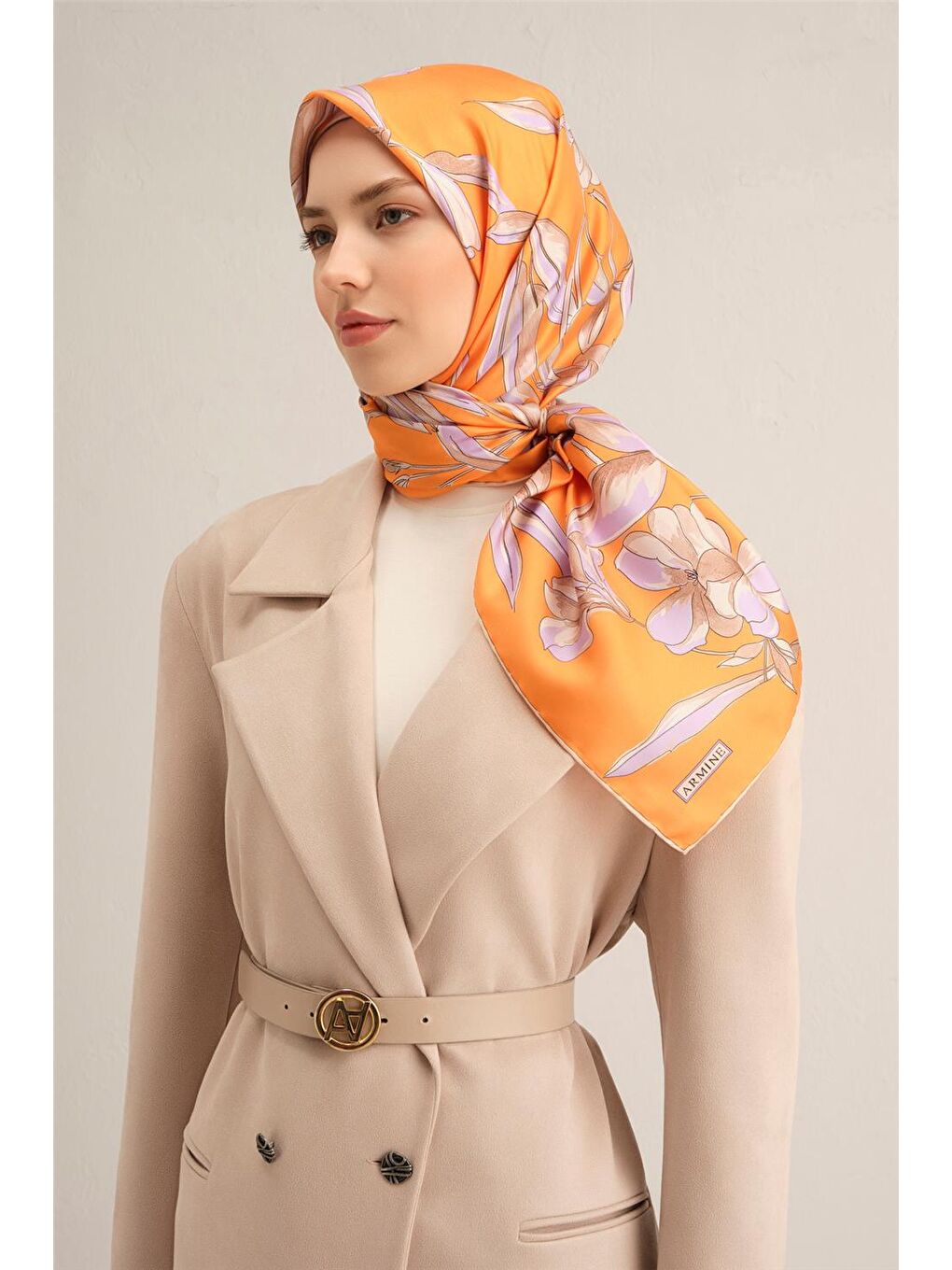 Turuncu Çiçek Desenli Saf İpek Twill Eşarp 9324 33-2