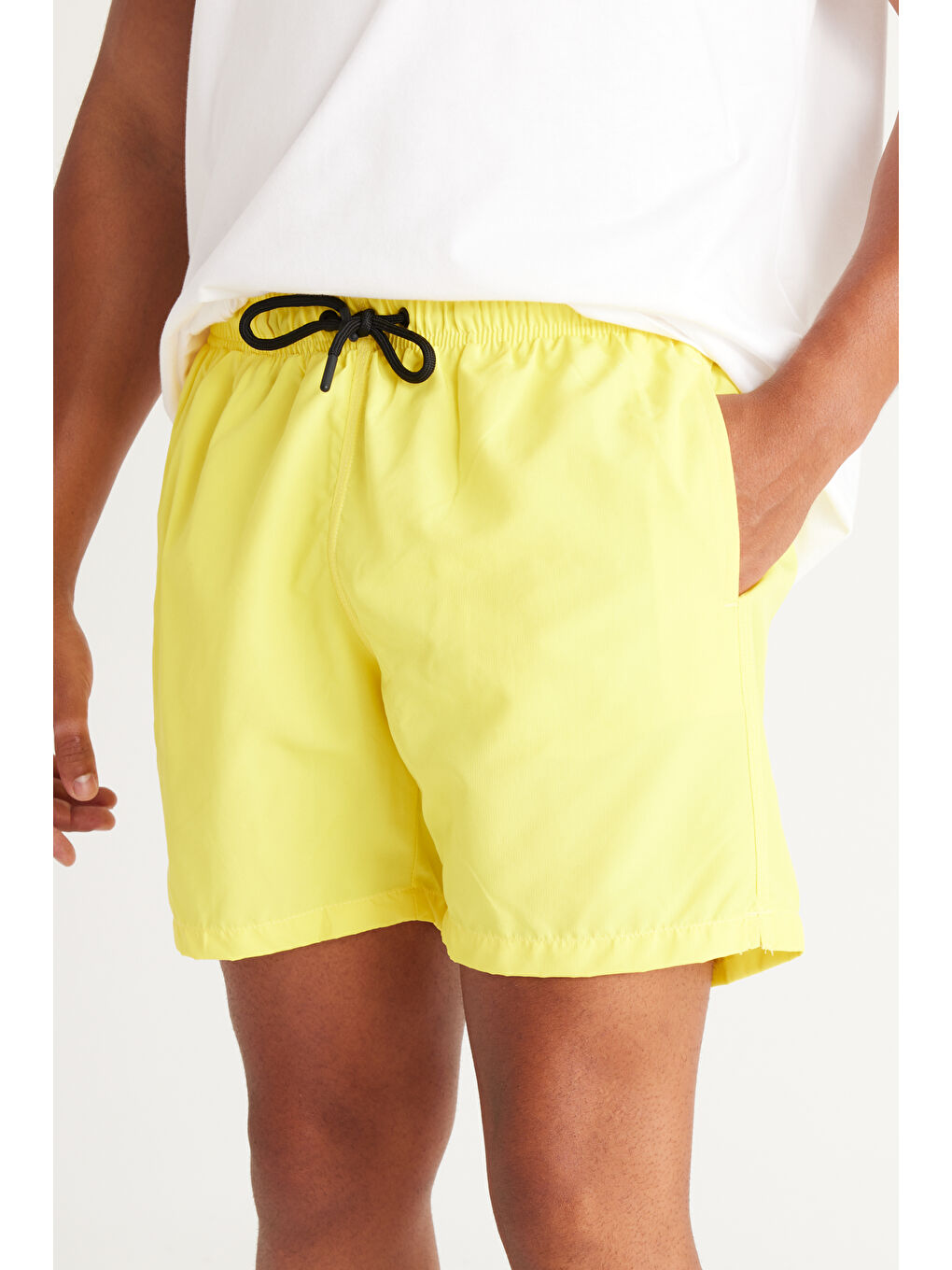 Erkek Sarı Normal Kesim Cepli Hızlı Kuruyan Deniz Şortu-2