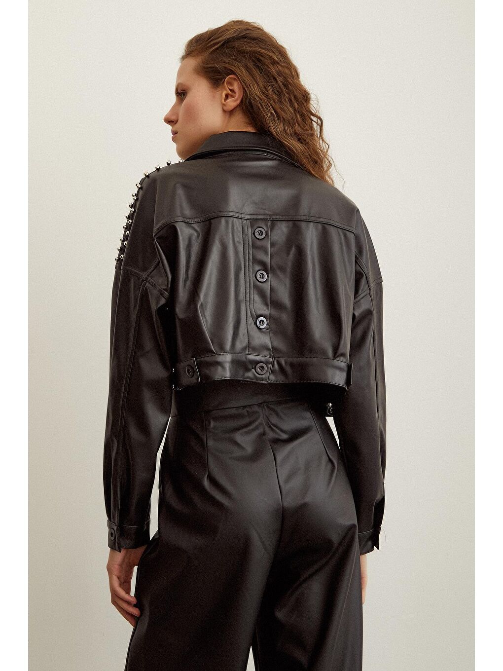 Siyah İnci Detaylı Crop Deri Ceket-1