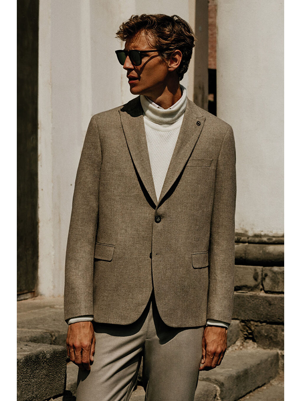 Bej Erkek Vizon Yünlü Regular Fit Normal Kesim Kırlangıç Yaka Kapak Cepli Ceket