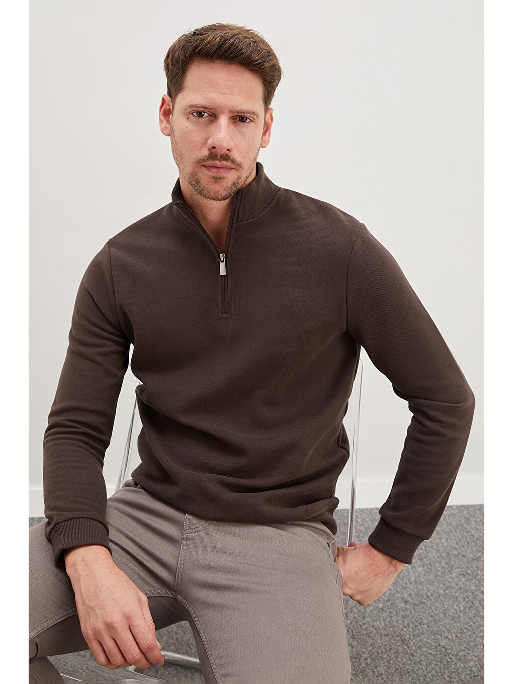 Kahverengi Fitilli Dik Yaka Yarım Fermuarlı Sweatshirt