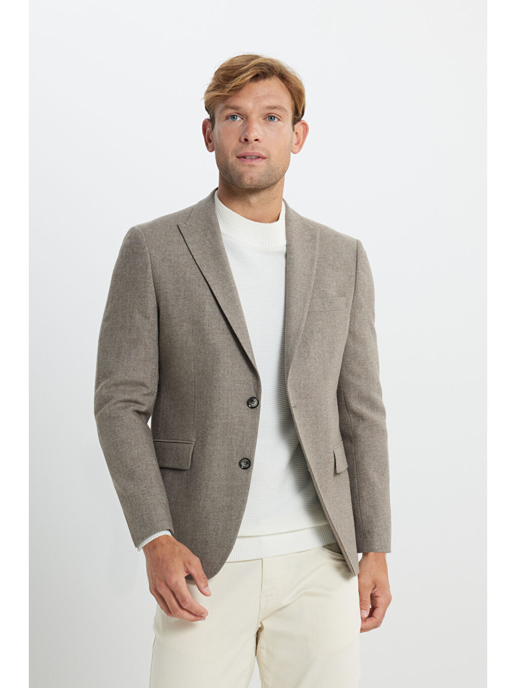 Bej Erkek Vizon Yünlü Regular Fit Normal Kesim Kırlangıç Yaka Kapak Cepli Ceket-4