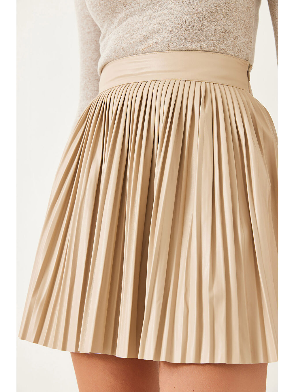 Bej Kadın Deri Pileli Mini Etek-5
