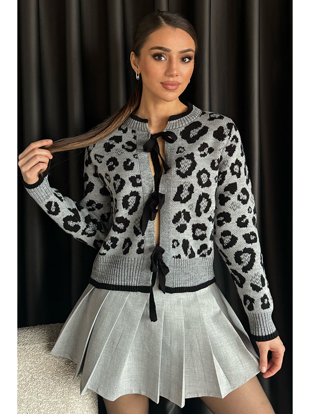 Siyah Leopar Desenli Kurdele Detaylı Triko Ceket