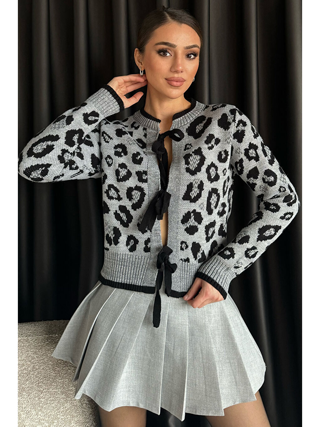 Siyah Leopar Desenli Kurdele Detaylı Triko Ceket-1