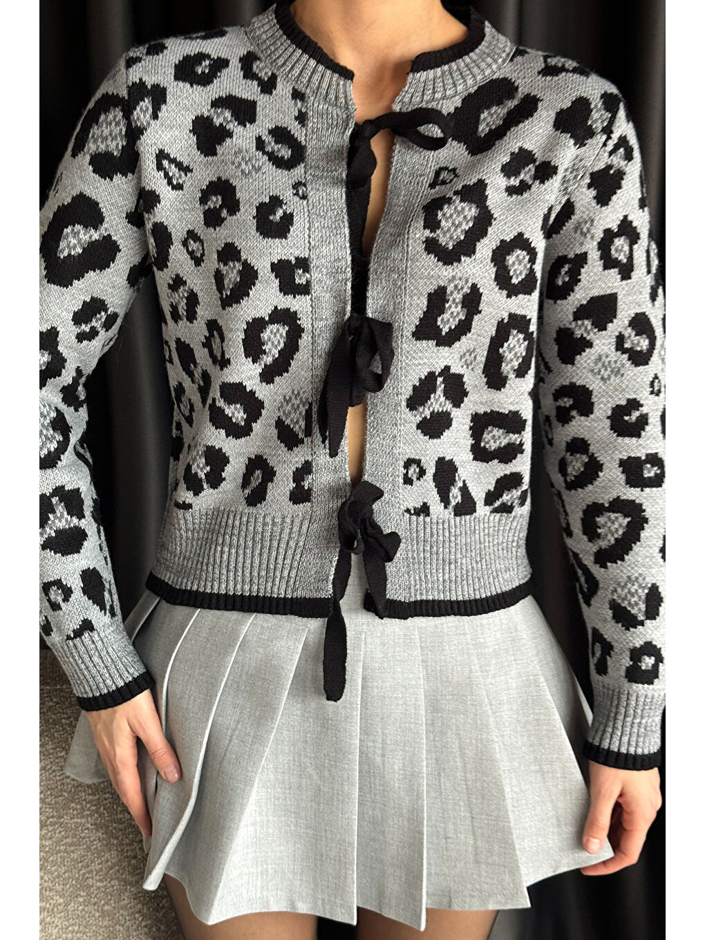 Siyah Leopar Desenli Kurdele Detaylı Triko Ceket-2