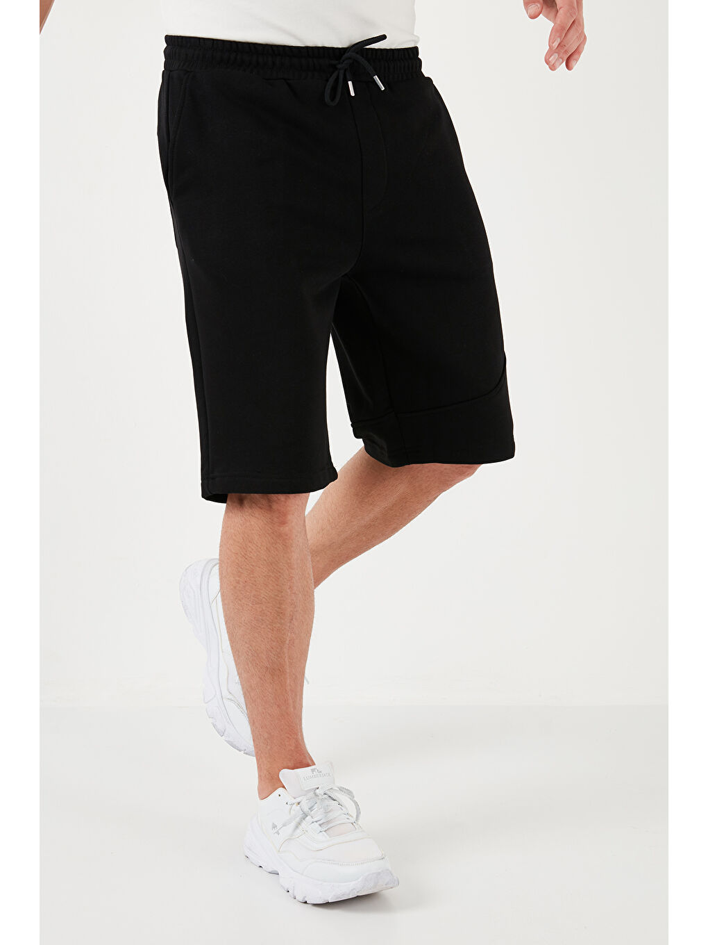 Siyah Pamuklu Regular Fit Normal Bel Cepli 3'lü Paket Şort 5908041S3-3