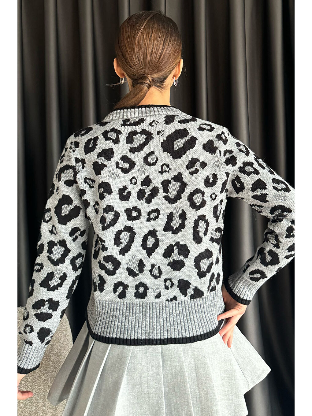 Siyah Leopar Desenli Kurdele Detaylı Triko Ceket-3