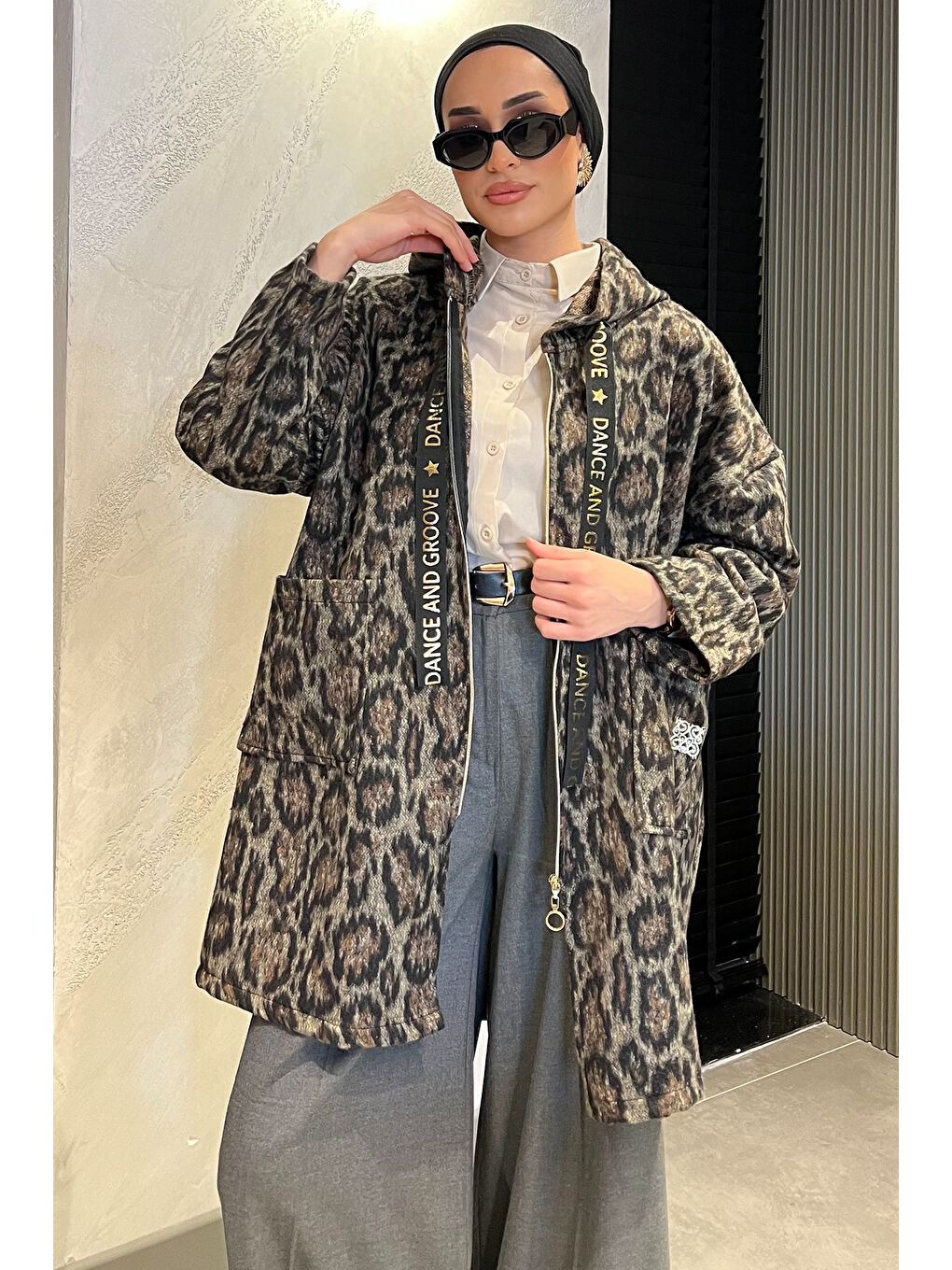 Kahverengi Kapüşonlu Fermuarlı Tesettür Ceket