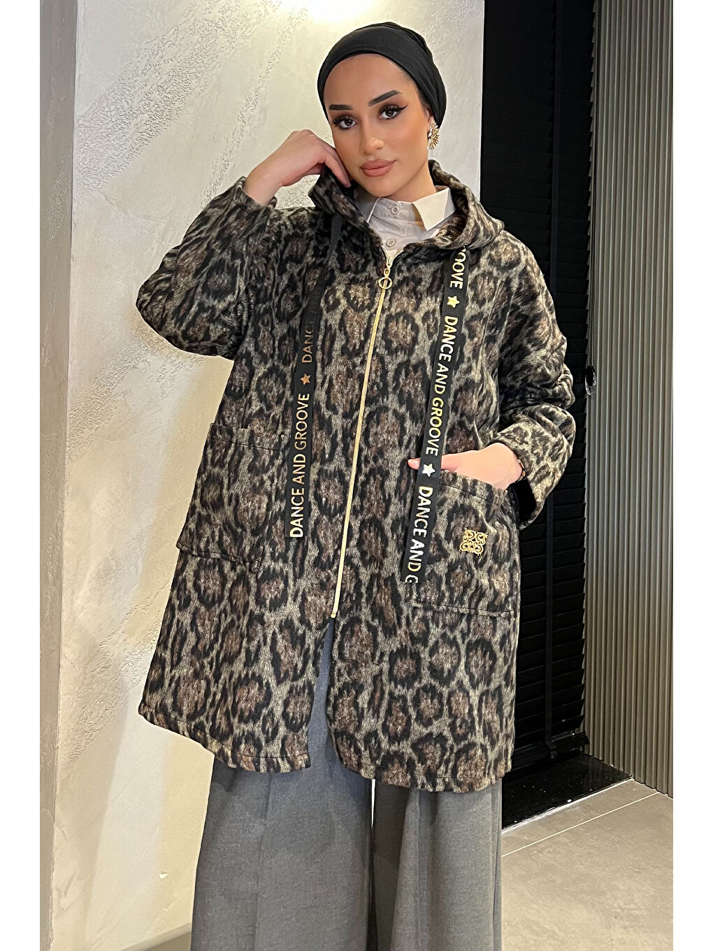 Kahverengi Kapüşonlu Fermuarlı Tesettür Ceket-2