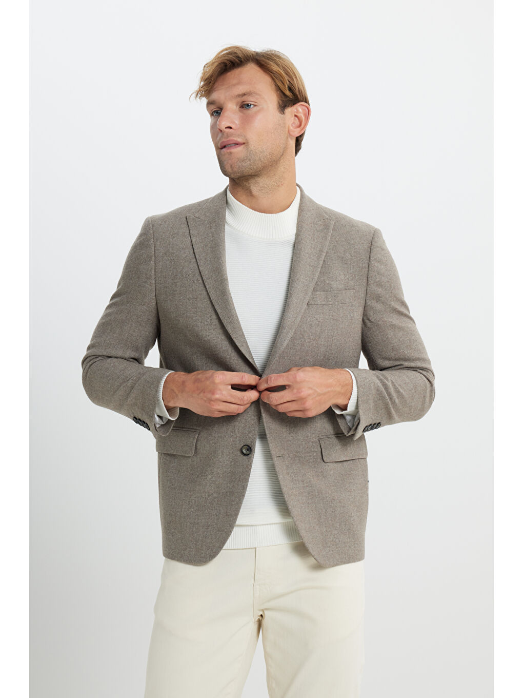 Bej Erkek Vizon Yünlü Regular Fit Normal Kesim Kırlangıç Yaka Kapak Cepli Ceket-8