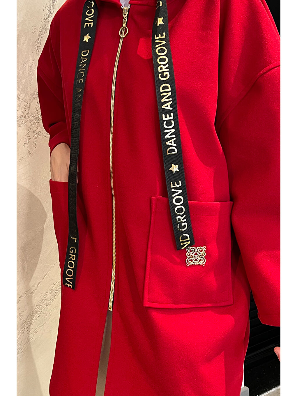 Kırmızı Kapüşonlu Fermuarlı Tesettür Ceket-4