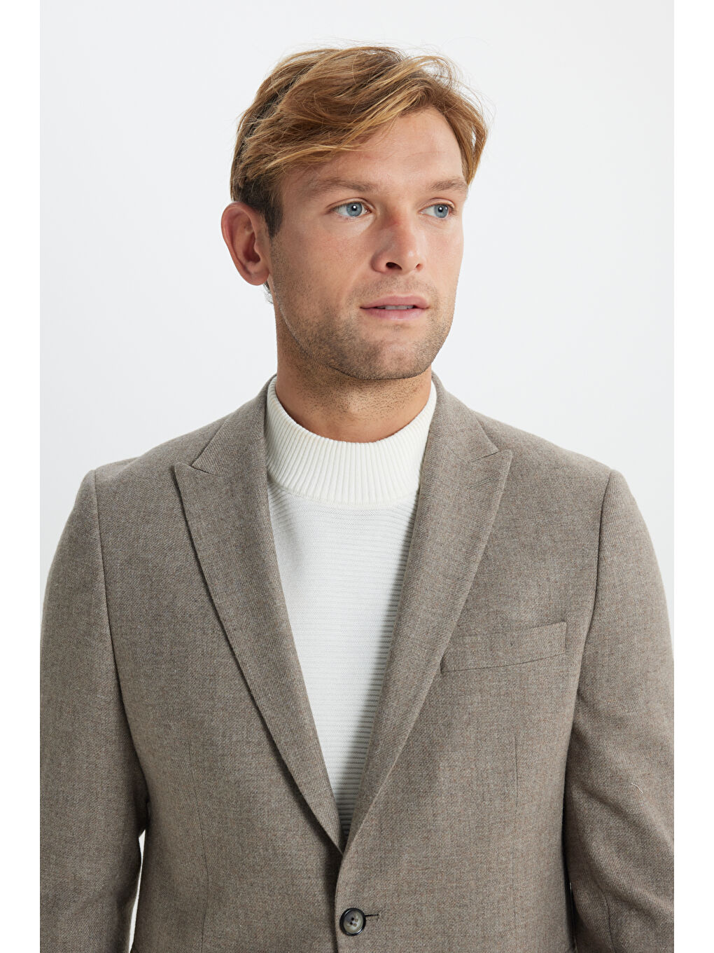 Bej Erkek Vizon Yünlü Regular Fit Normal Kesim Kırlangıç Yaka Kapak Cepli Ceket-9