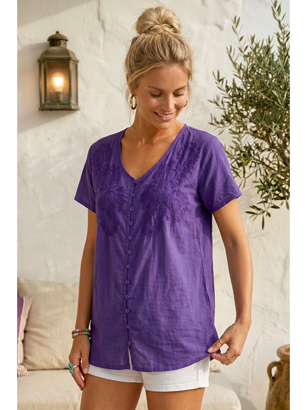 Mor V Yaka Kısa Kol Düğmeli Süzene Nakışlı Casual Pamuklu Oversize Dokuma Bluz 68 55-1