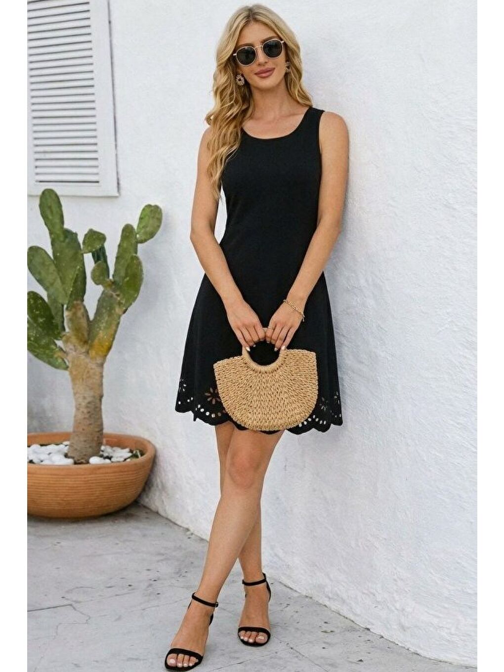 Siyah Kadın Askılı Yuvarlak Yakalı çiçek Desenli Ithal Krep Kısa Elbise-3