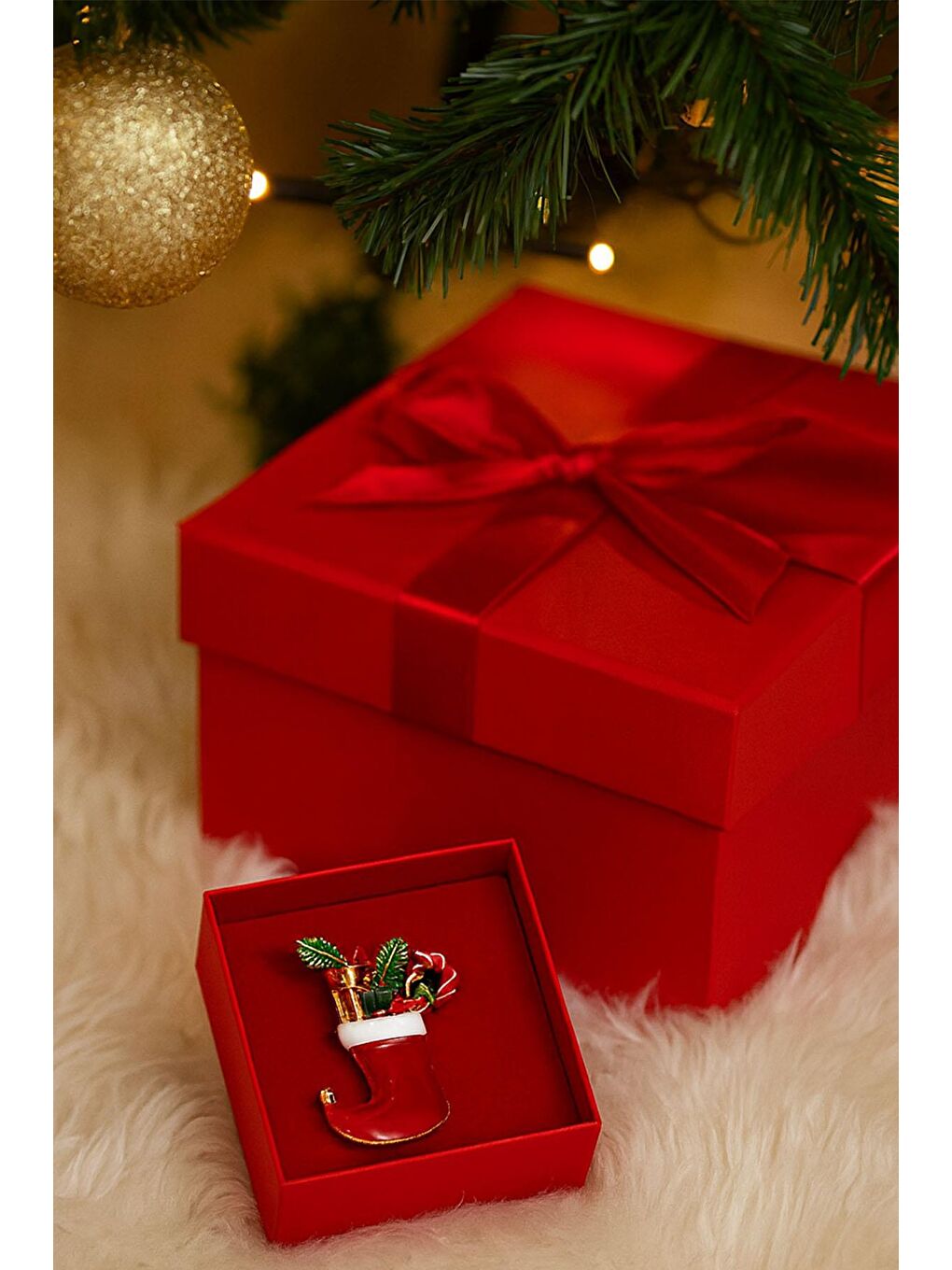 Sarı Yılbaşı Kırmızı Çorap Broş Yaka İğnesi