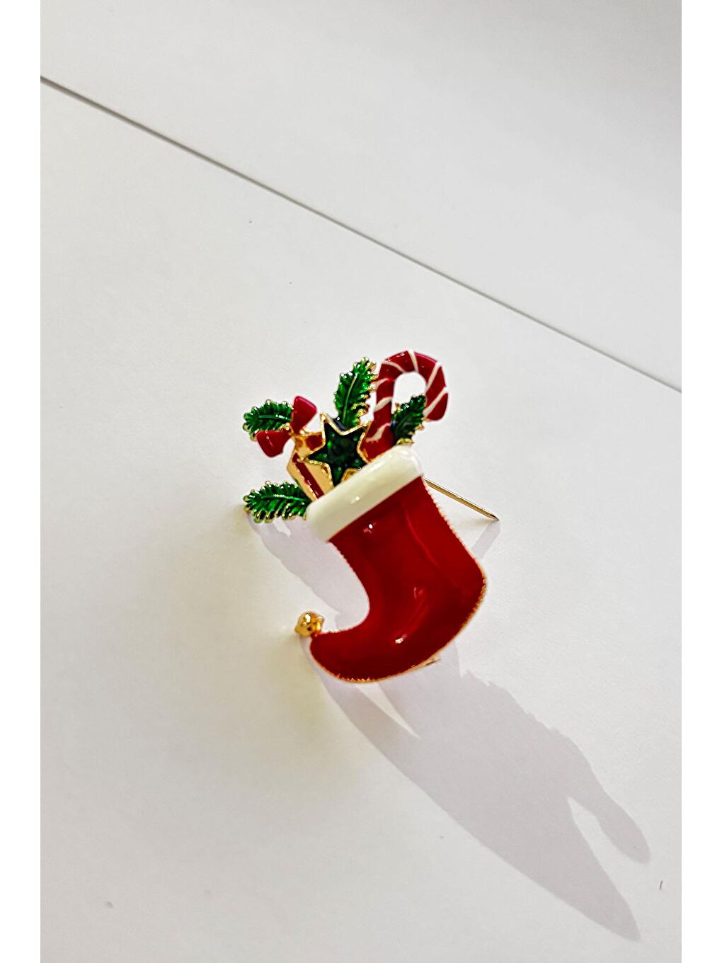 Sarı Yılbaşı Kırmızı Çorap Broş Yaka İğnesi-1
