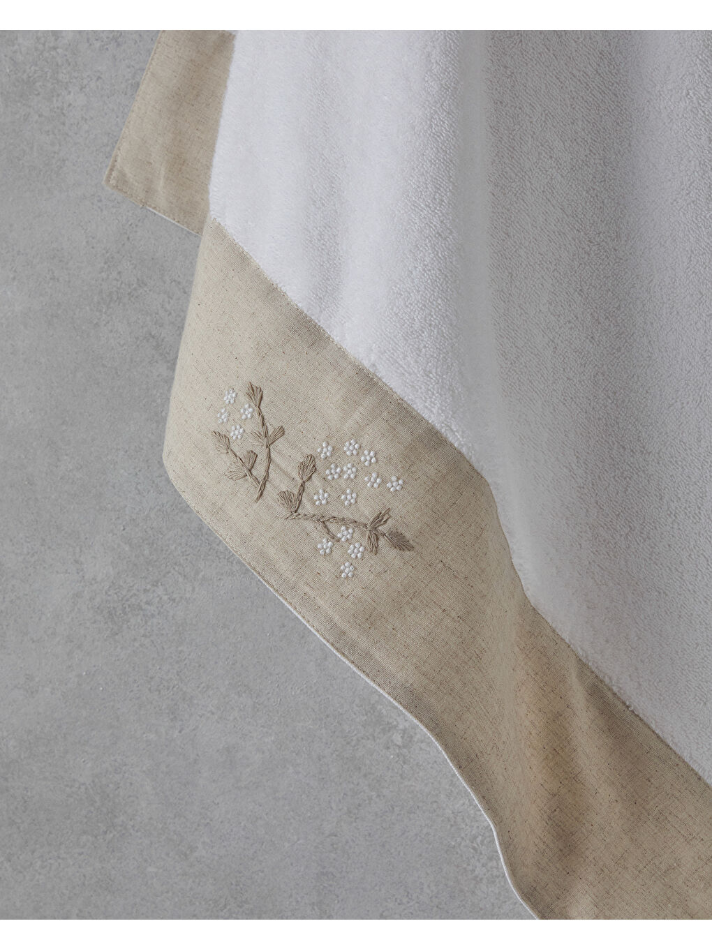 Flower Bud Pamuklu Nakışlı Banyo Havlusu 90x150 cm Beyaz-1