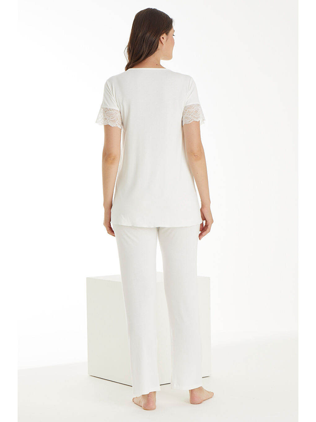 Beyaz Emzirmeye Uygun Dantel Detaylı Kısa Kol Hamile ve Lohusa Pijama Takımı-1