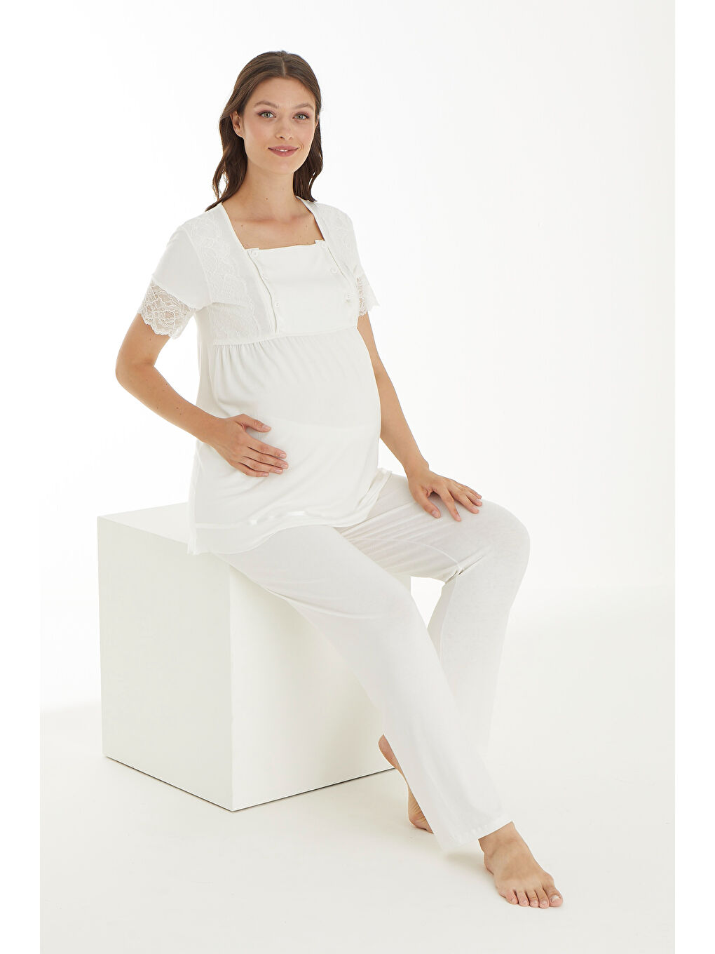 Beyaz Emzirmeye Uygun Dantel Detaylı Kısa Kol Hamile ve Lohusa Pijama Takımı-2