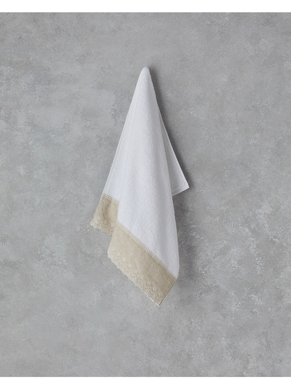 Linda Pamuklu Nakışlı Yüz Havlusu 50x90 cm Beyaz