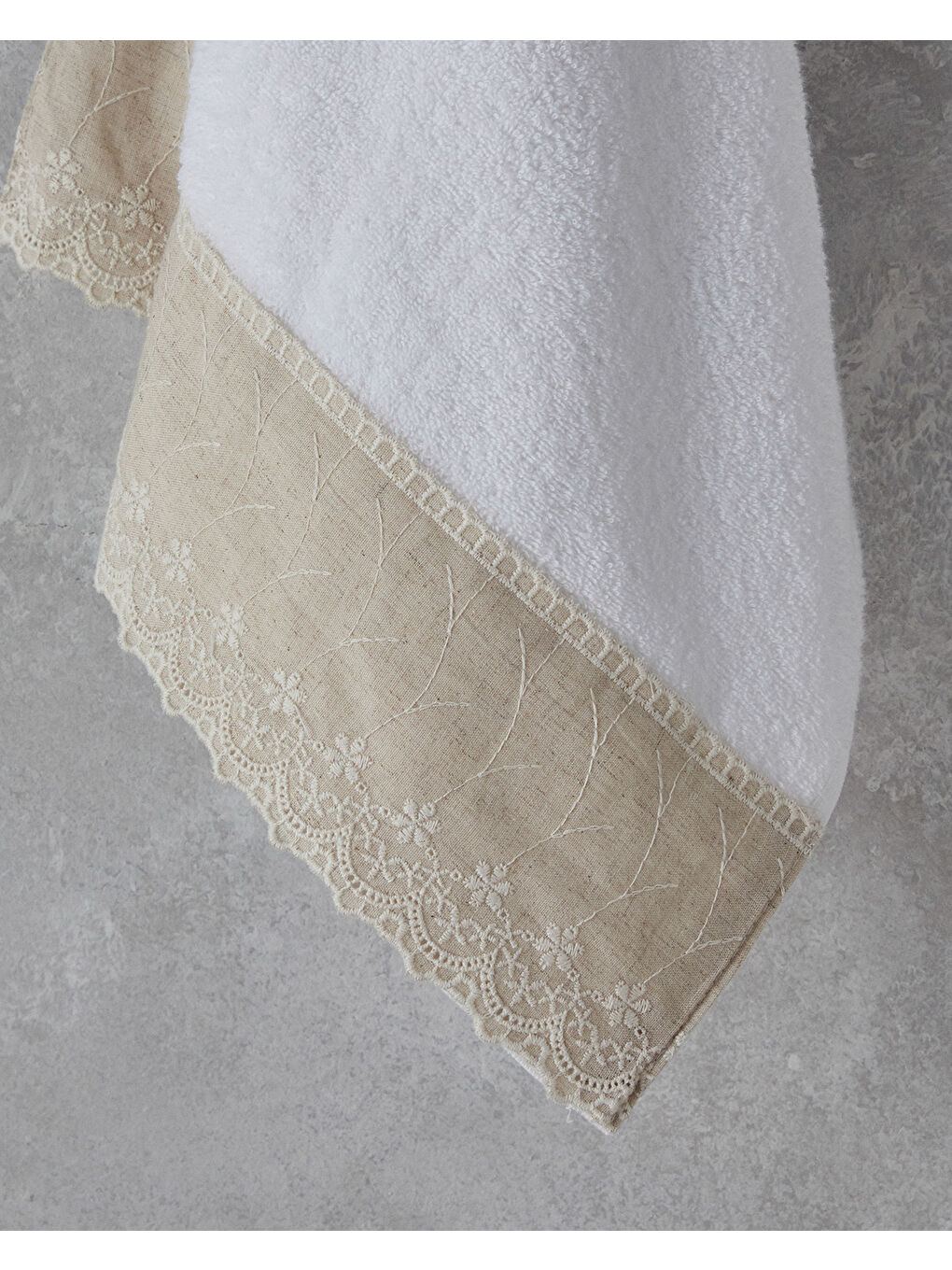 Linda Pamuklu Nakışlı Yüz Havlusu 50x90 cm Beyaz-1