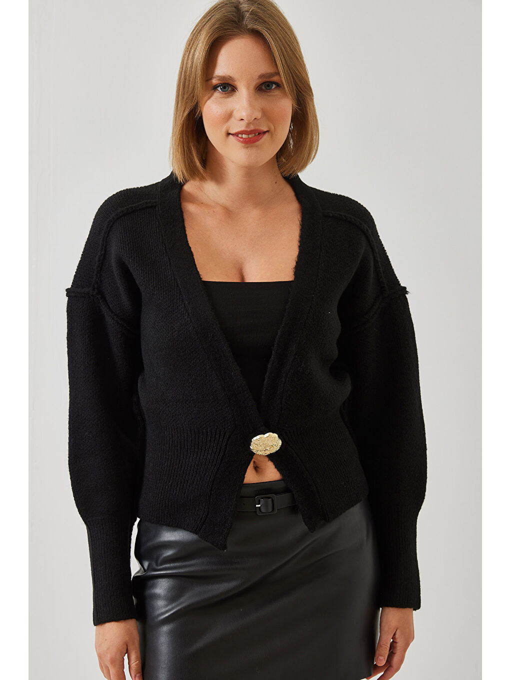 Siyah Kadın Ters Dikişli Tek Düğmeli Triko Hırka