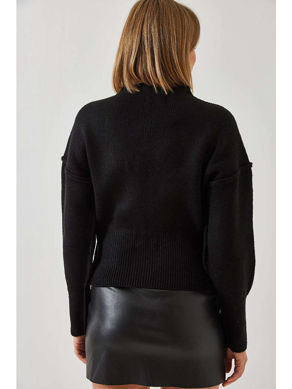 Siyah Kadın Ters Dikişli Tek Düğmeli Triko Hırka-1