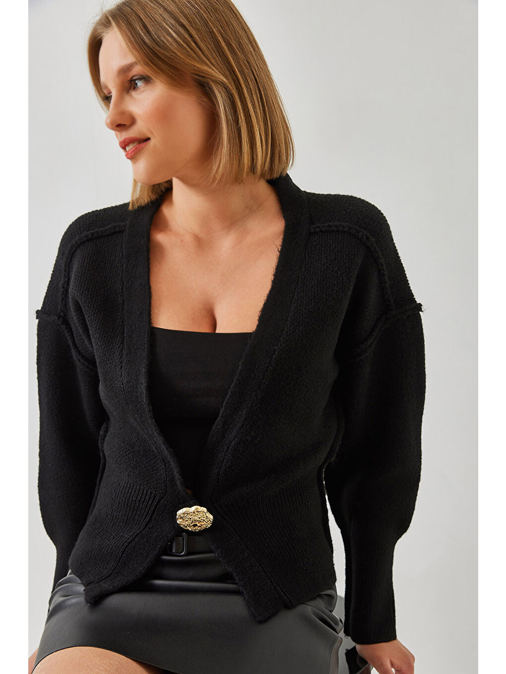 Siyah Kadın Ters Dikişli Tek Düğmeli Triko Hırka-4