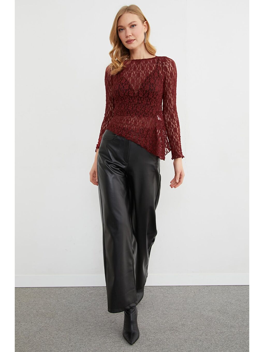Bordo Elastanlı Asimetrik Dantel Bluz-4