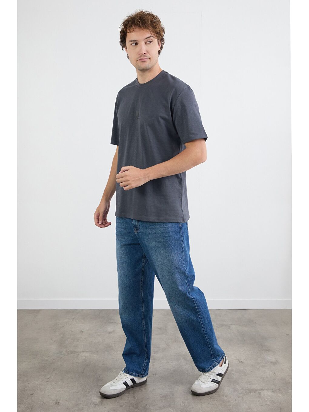 Antrasit Slogan Kabartmalı Bisiklet Yaka %100 Pamuk Tişört-1