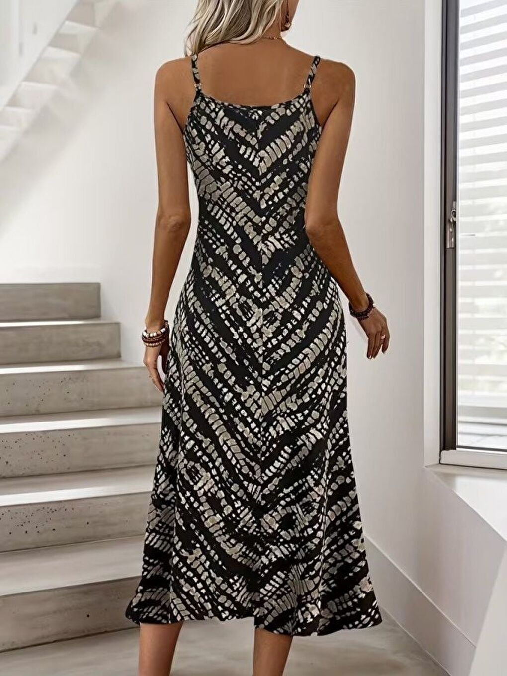 Siyah Kadın Ip Askılı V Yakalı Desenli Uzun Süprem Elbise-4