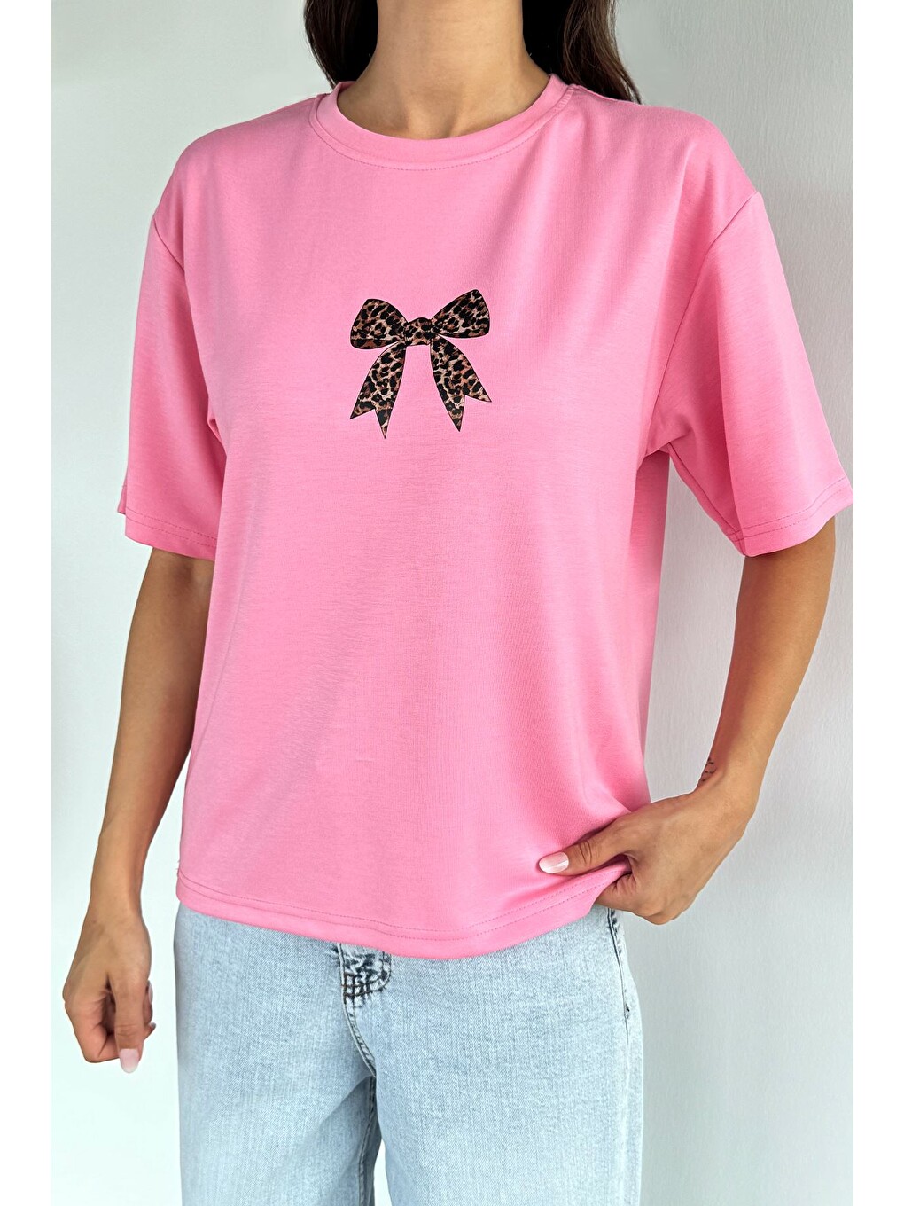 Pembe Kadın Bisiklet Yaka Leopar Baskılı Tişört-1