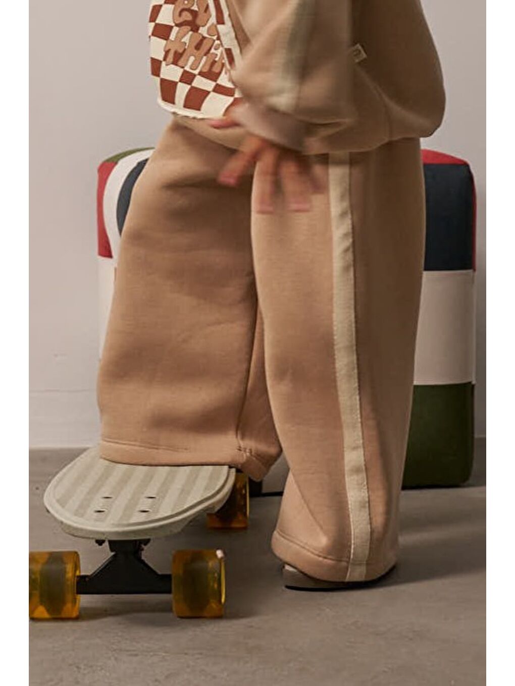 Bej Kalın Şeritli Geniş Paça Eşofman Altı-1