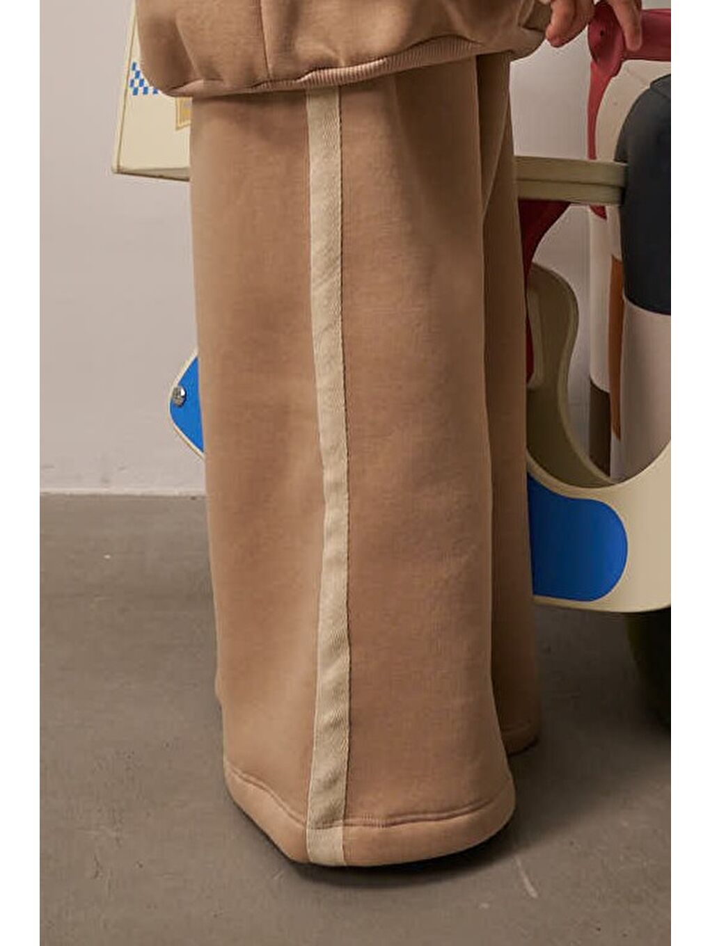 Bej Kalın Şeritli Geniş Paça Eşofman Altı-3