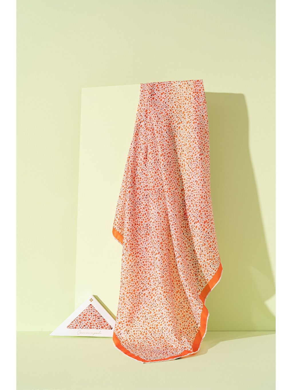 Turuncu Kadın Çakıl Desen Pamuksu Soft Eşarp