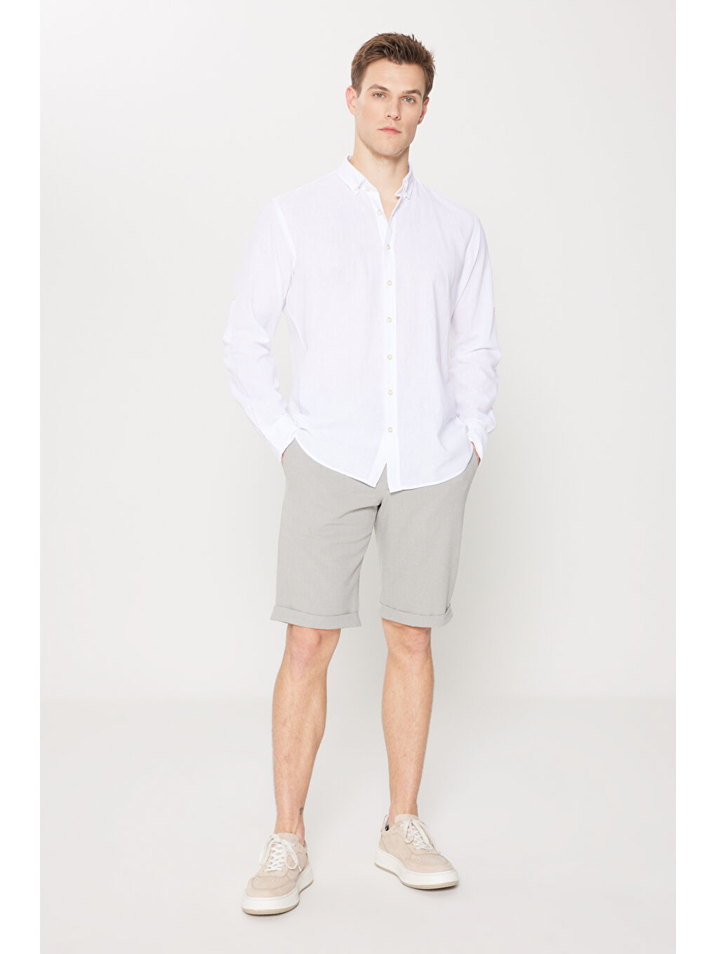 Erkek Gri Slim Fit Dar Kesim Beli Bağlamalı Gofre Desenli Yan Cepli Şort-2