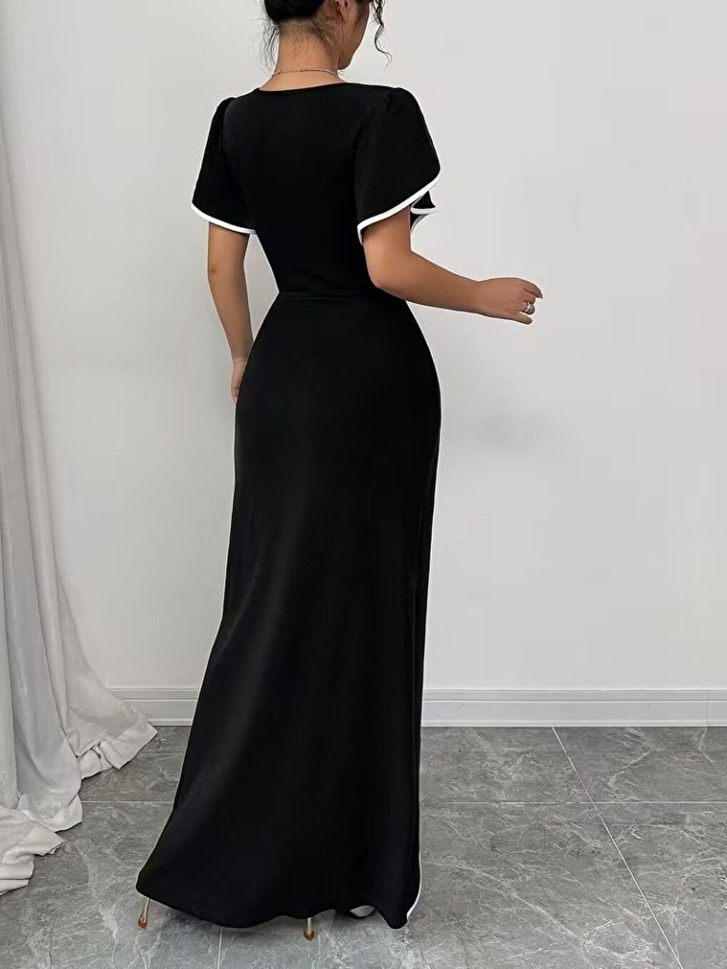 Siyah Kadın Kısa Kollu Kare Yakalı önden çapraz Kesim Detaylı Krep Elbise-4