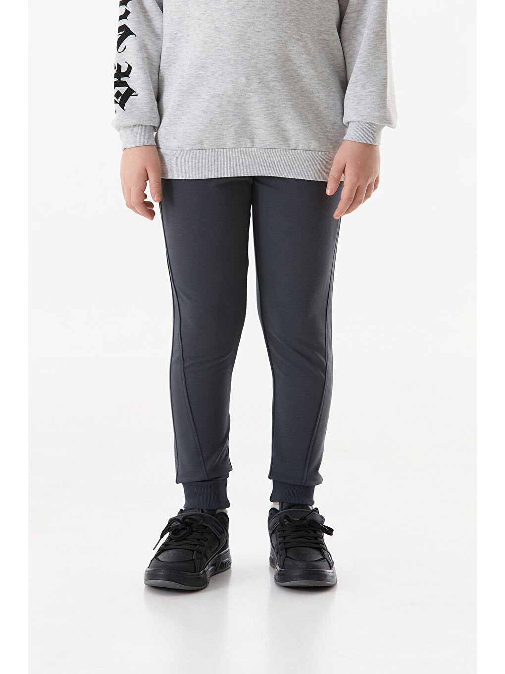 Gri Beli Lastikli Cebi Armalı Jogger  Çocuk Erkek Jogger Eşofman Altı-1