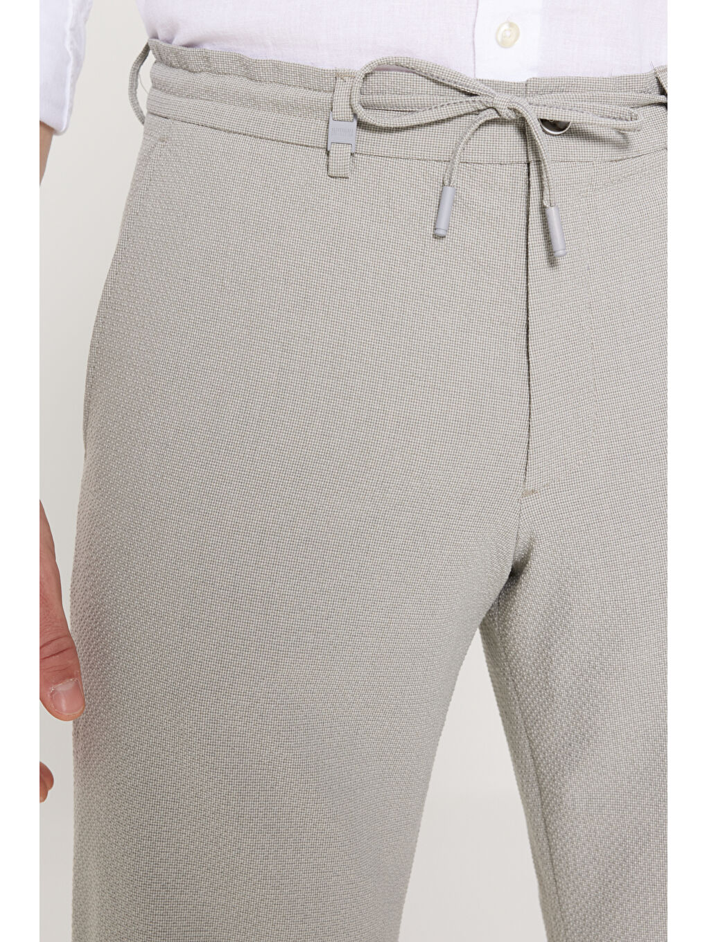 Erkek Gri Slim Fit Dar Kesim Beli Bağlamalı Gofre Desenli Yan Cepli Şort-3