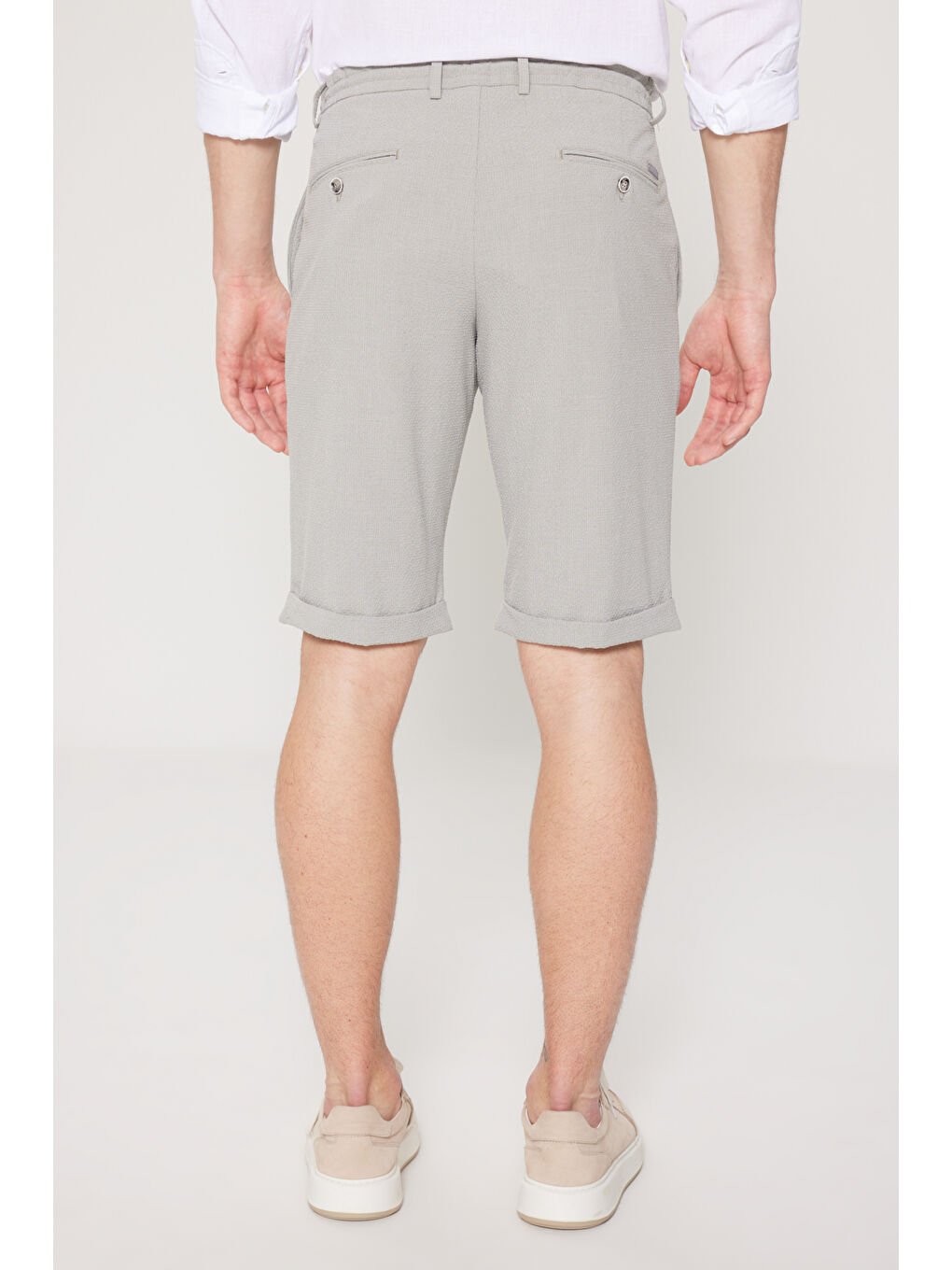 Erkek Gri Slim Fit Dar Kesim Beli Bağlamalı Gofre Desenli Yan Cepli Şort-4