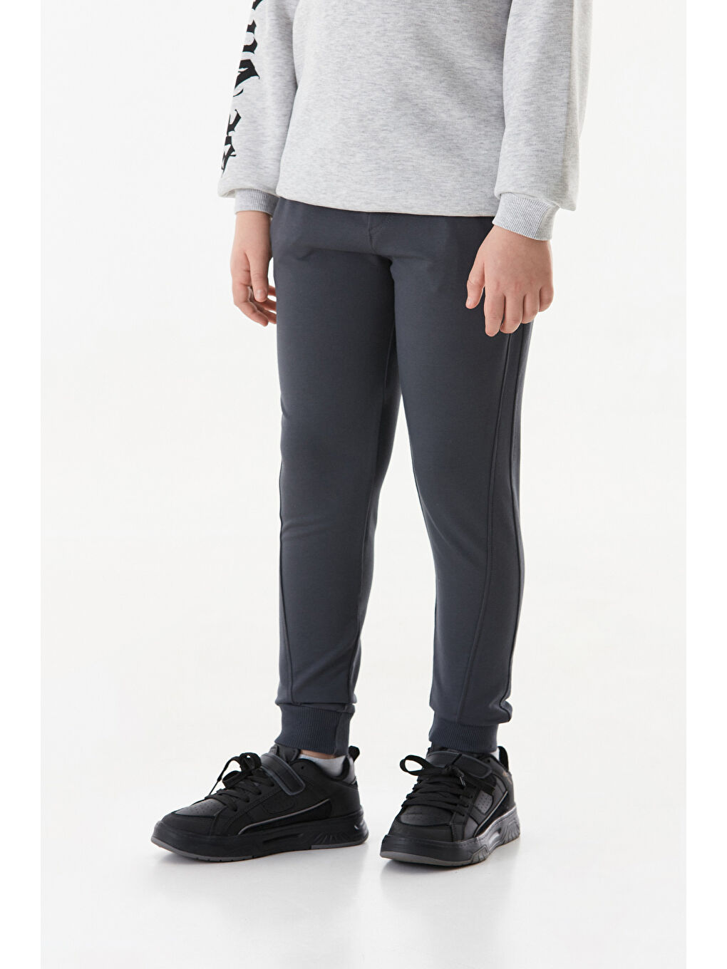 Gri Beli Lastikli Cebi Armalı Jogger  Çocuk Erkek Jogger Eşofman Altı-2