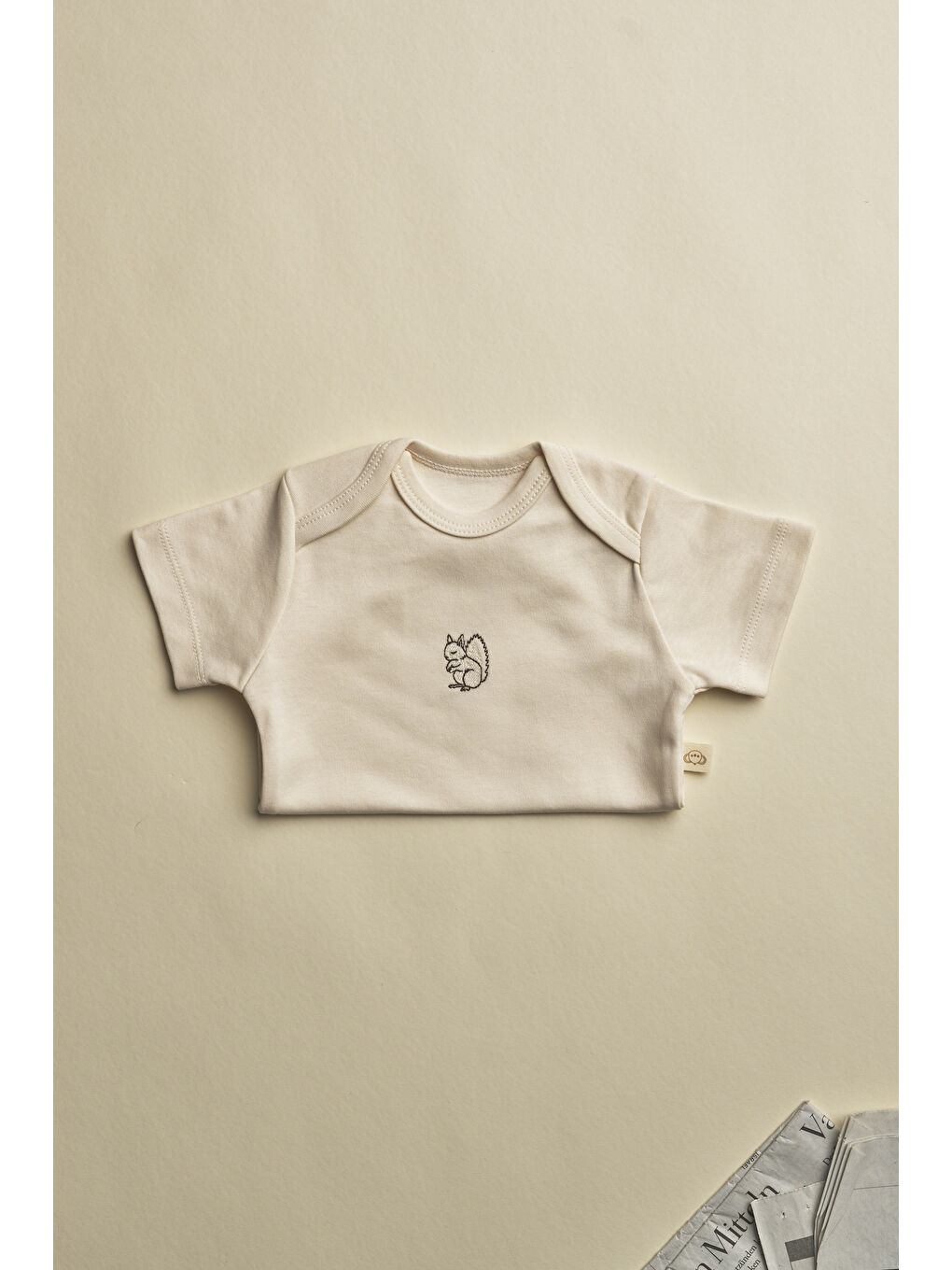 Ekru Krem Sincap Nakışlı Kısa Kollu Çıtçıtlı Bebek Body-1